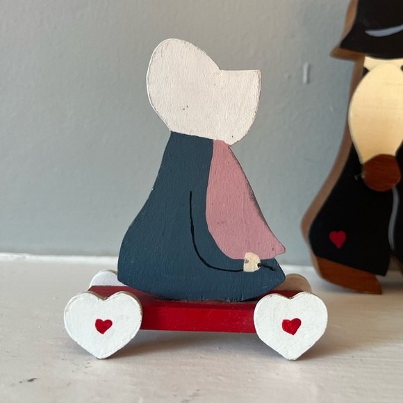 Vintage 90’s Hand Painted Wooden Amish Boy & Girl Shelf Figurines Lot of 4 - Picture 3 of 7